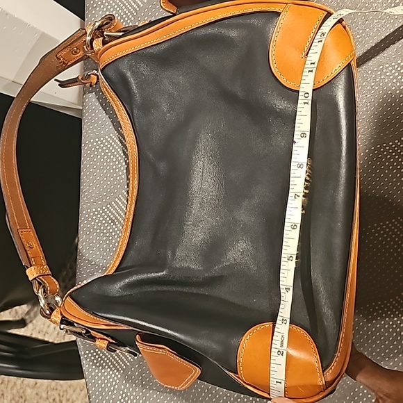 Dooney & Bourke black hobo shoulder bag.. EXCELLENT! - Picture 10 of 11